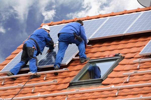 VHV SOLARPROTECT | Versicherungsschutz für Photovoltaikanlagen © Marina Lohrbach - Fotolia.com