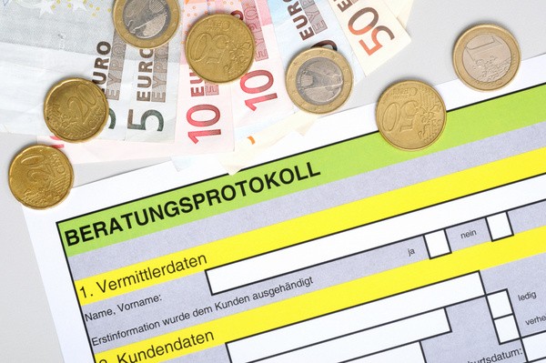 Beratungsprotokoll bei der Anlageberatung: Finanzberater, Versicherungsmakler etc. müssen heute sehr genau Protokoll führen über die Beratung und dieses Protokoll dem Kunden aushändigen (© PeJo / Fotolia)