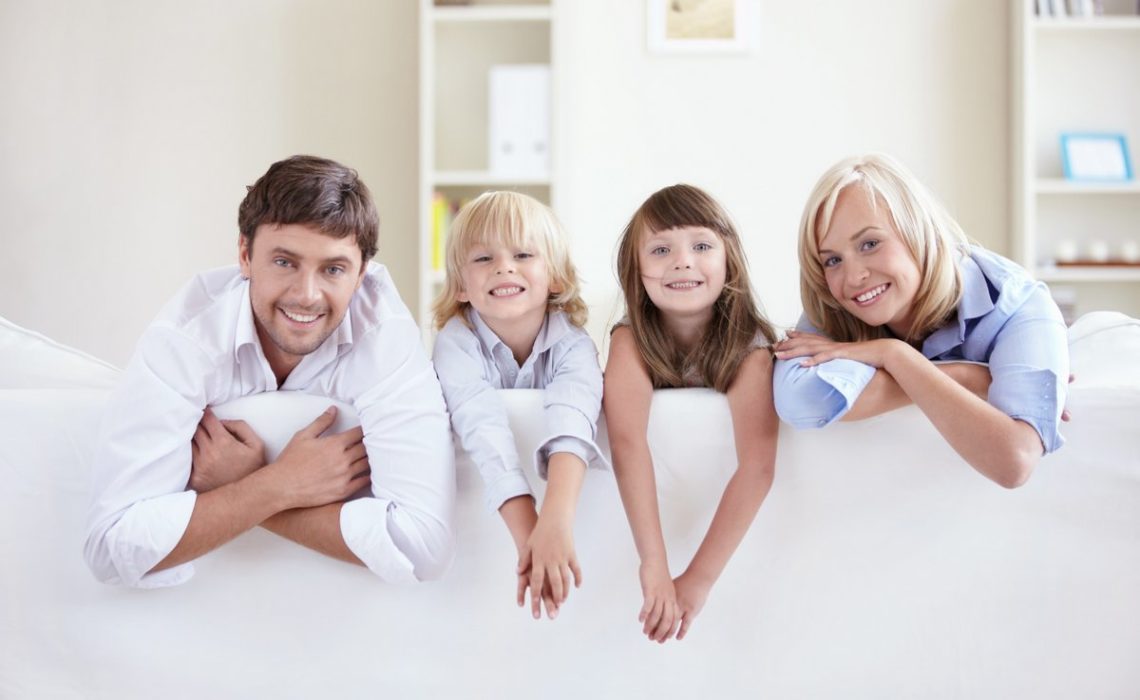 Krankenversicherung in der Familie | GKV + PKV und dann Familienversicherung der Kinder? (© Deklofenak / Fotolia)